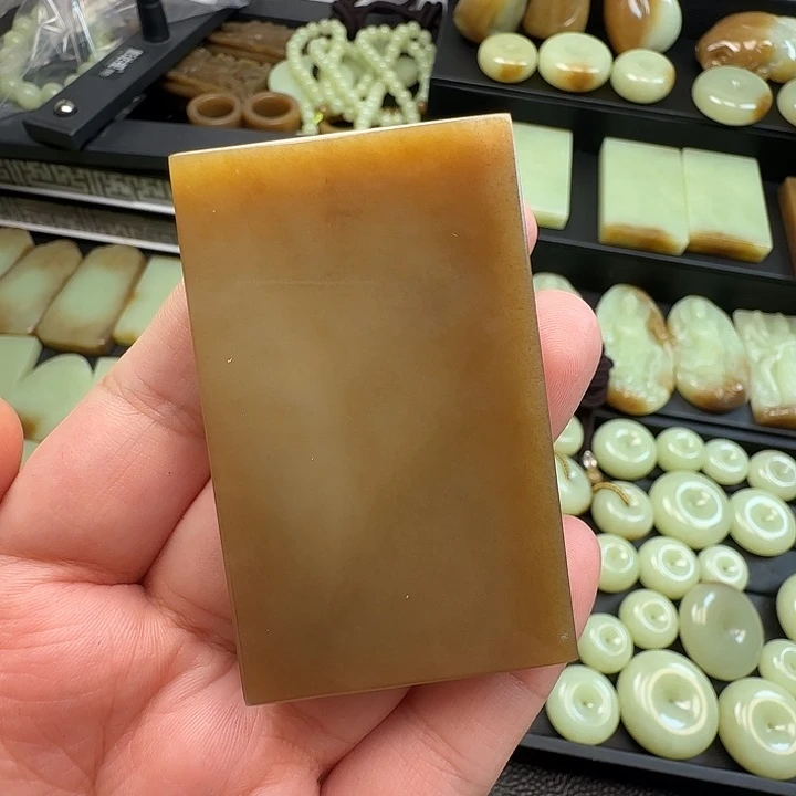 北***方和田玉未镶嵌颈饰