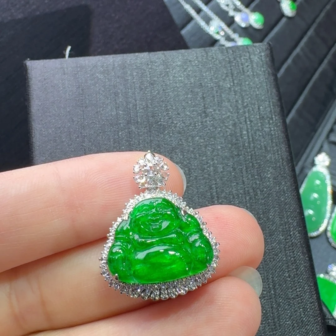 颈饰18K金镶嵌翡翠