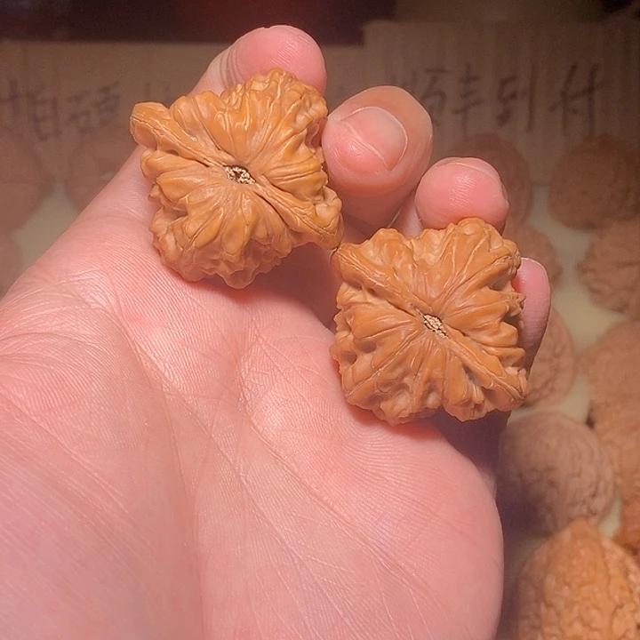 文玩核桃手把件白蛇谷
