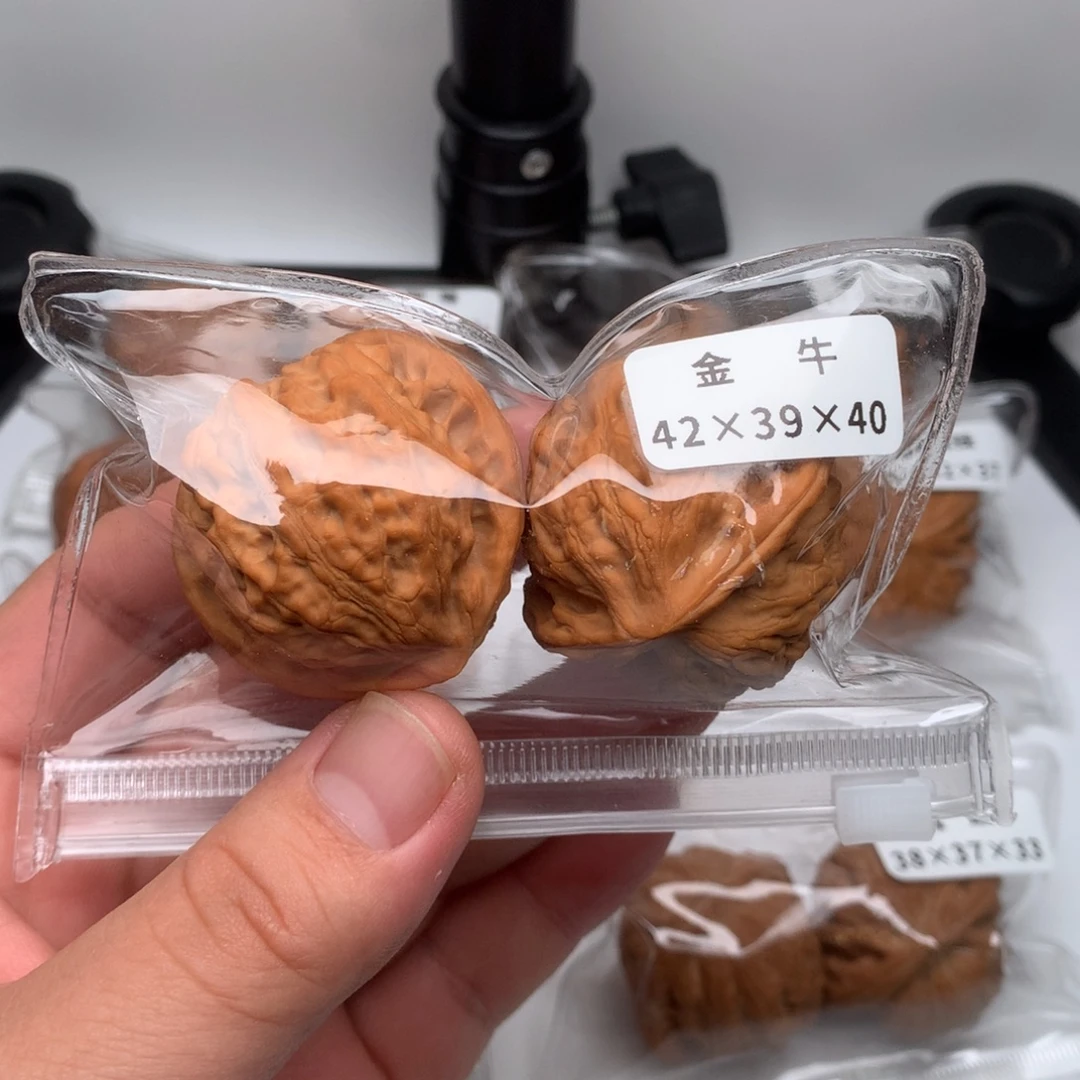 文玩核桃吊坠金牛