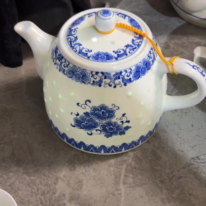 陶瓷青花玲珑牡丹茶壶175升