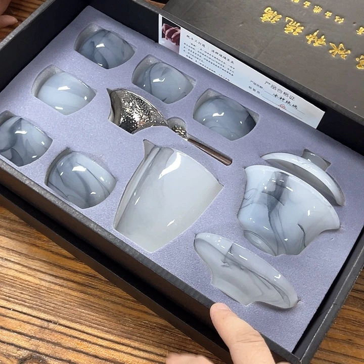 孤品茶具套装等。