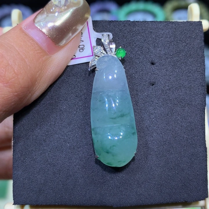 翡翠18K金镶嵌颈饰翡翠