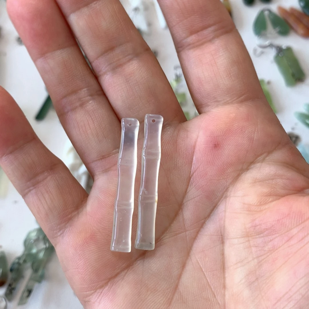 蛇纹石玉未镶嵌耳环