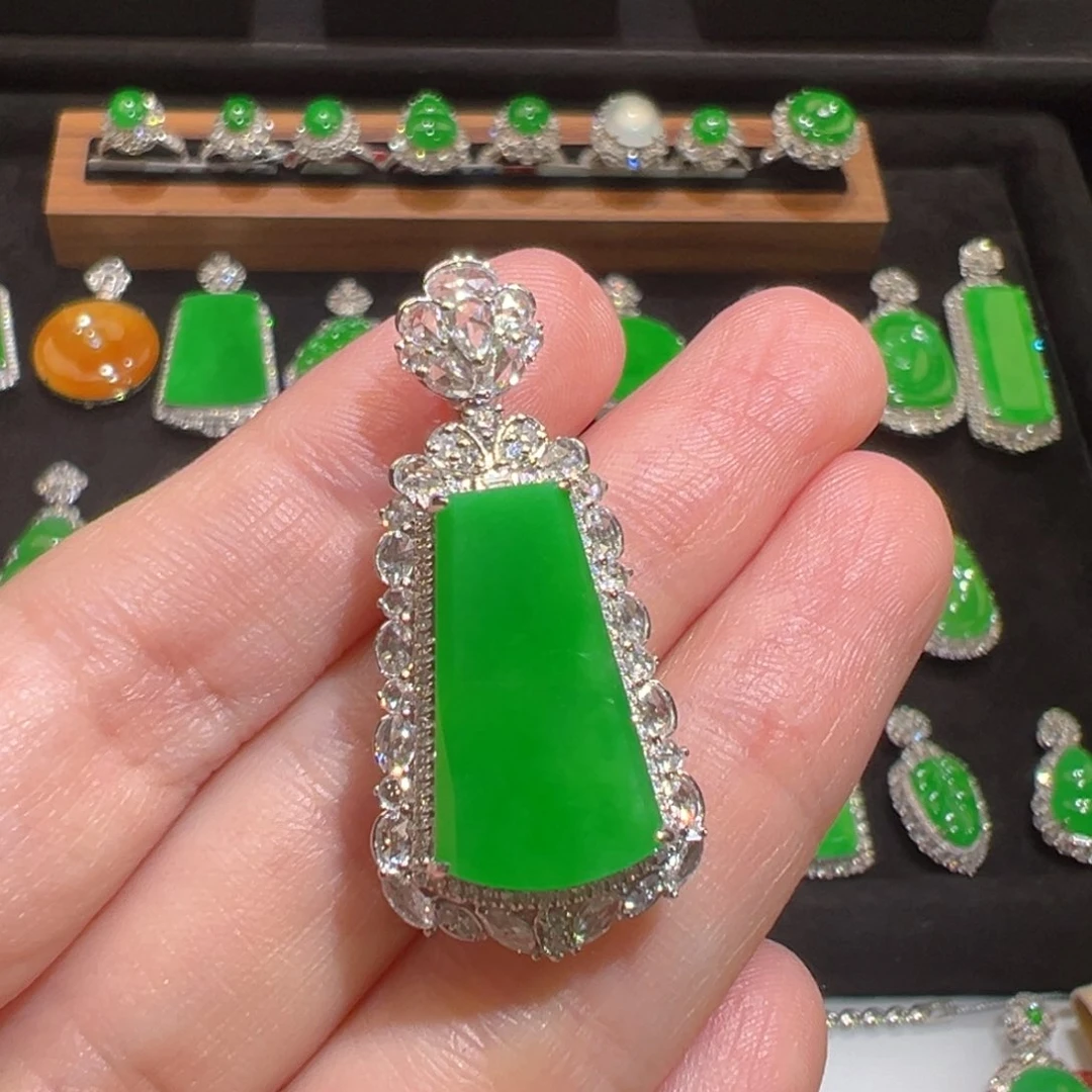 翡翠18K金镶嵌颈饰收到货48小时鉴赏期