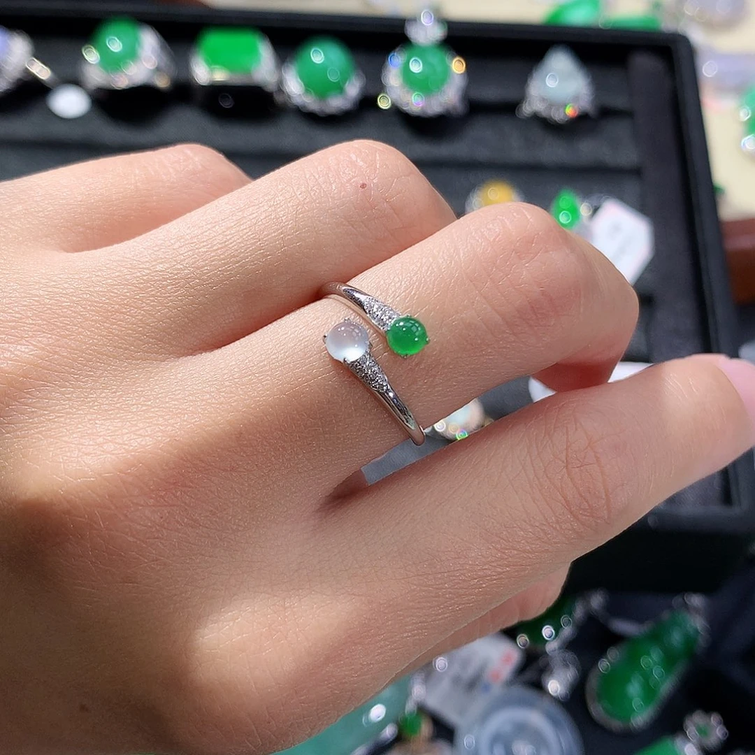 翡翠18K金镶嵌戒指