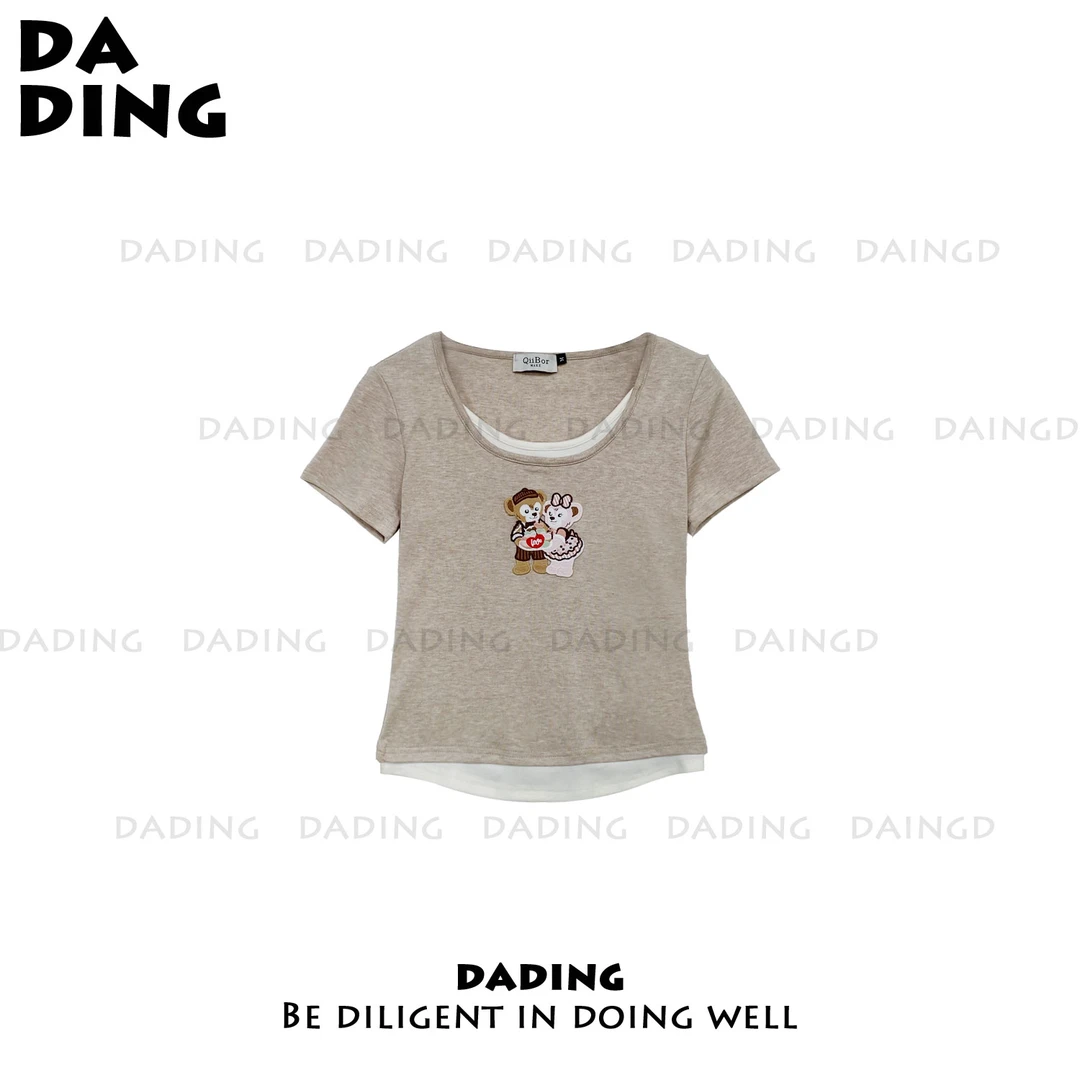 DADING【情侣雪莉玫】新款休闲卡通刺绣假两件简约短袖T恤210070