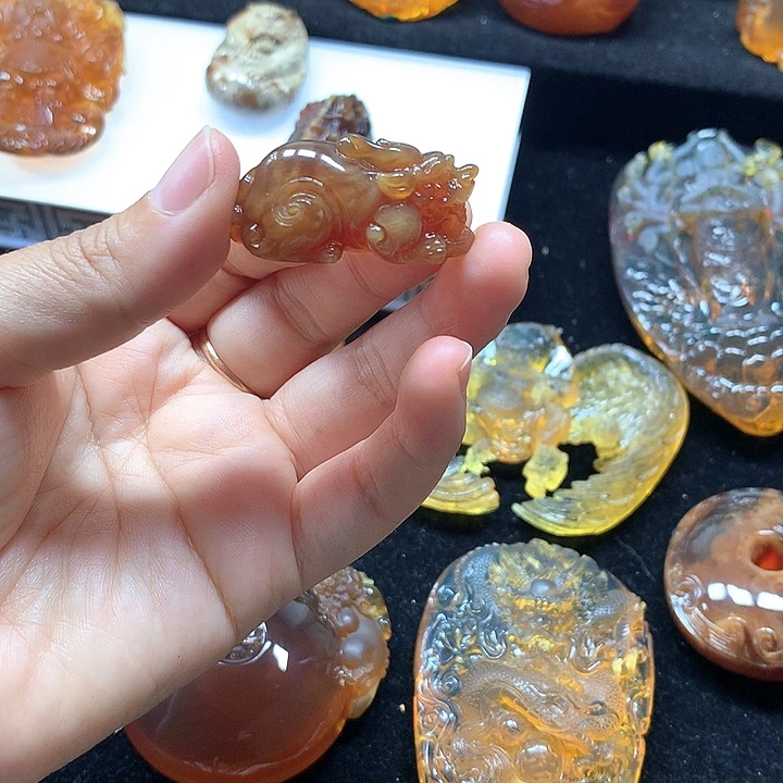 琥珀未镶嵌裸石蜜蜡貔貅吊坠