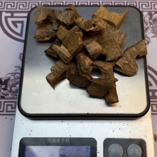 沉香摆件海南绿奇楠原料52克