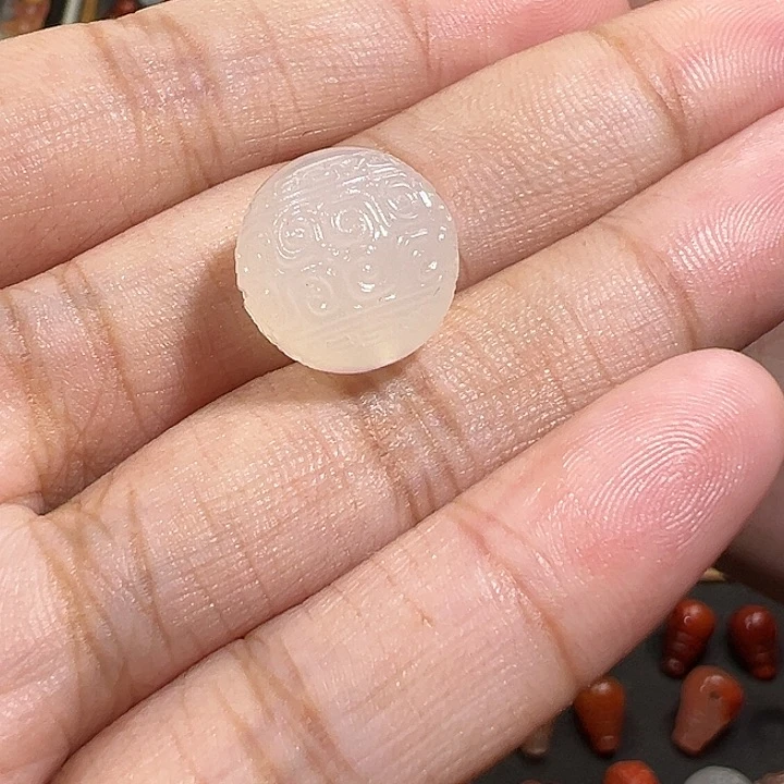 宽***鹏未镶嵌玛瑙/玉髓珠宝奇石川料荔枝冻回纹圆珠