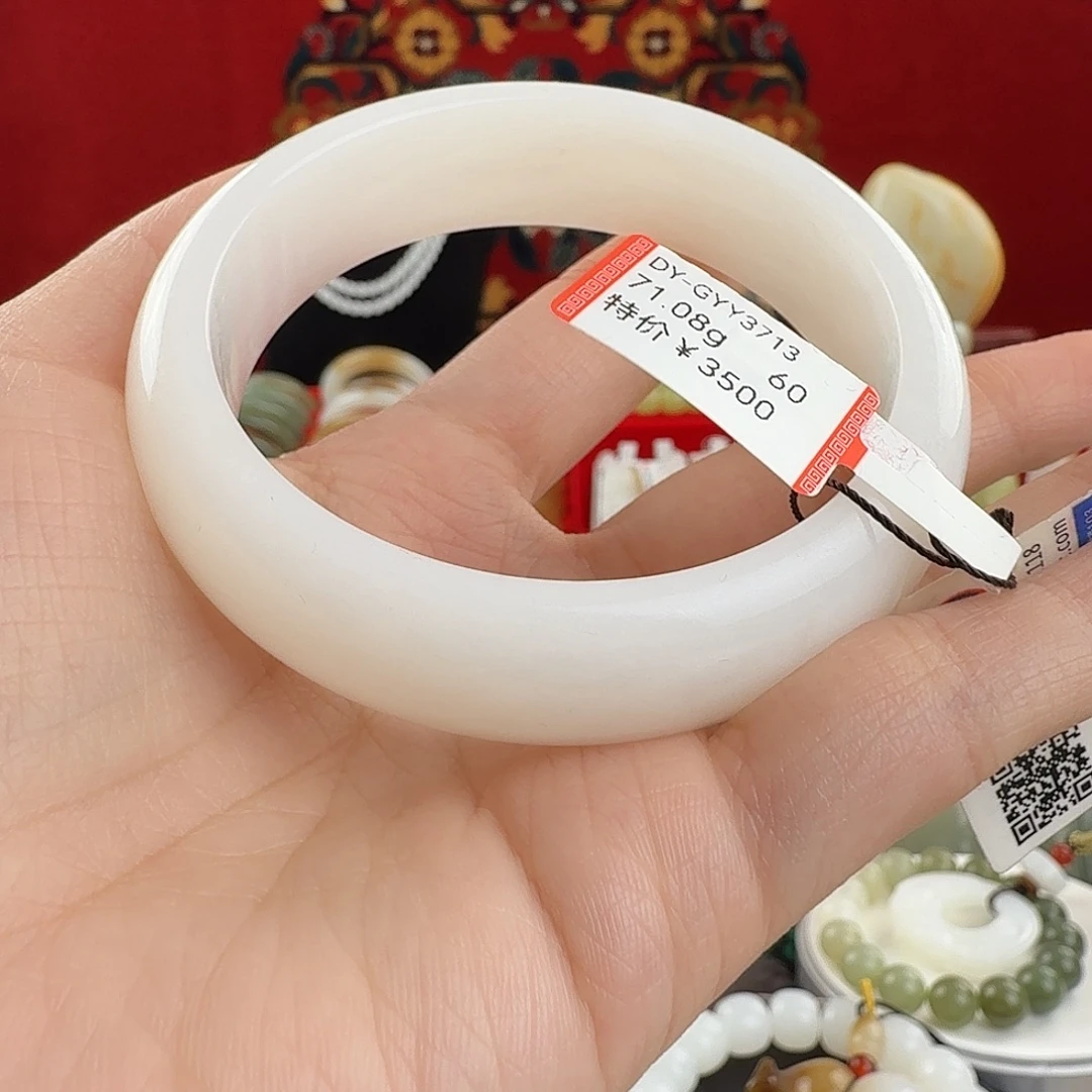 和田玉未镶嵌手镯