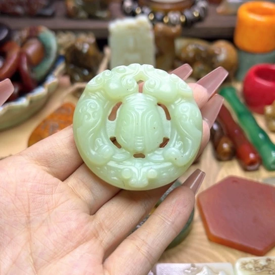 未镶嵌蛇纹石玉颈饰