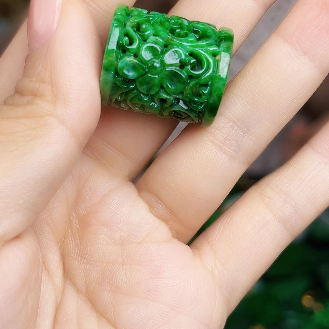 翡翠未镶嵌颈饰多样性