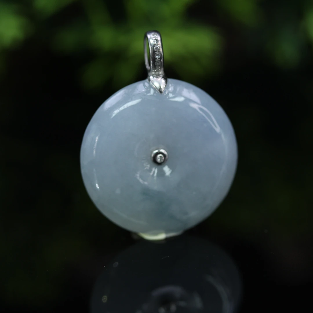 18天然缅甸翡翠A货18K镶蓝底色平安喜乐玉吊坠/1228045/拍卖