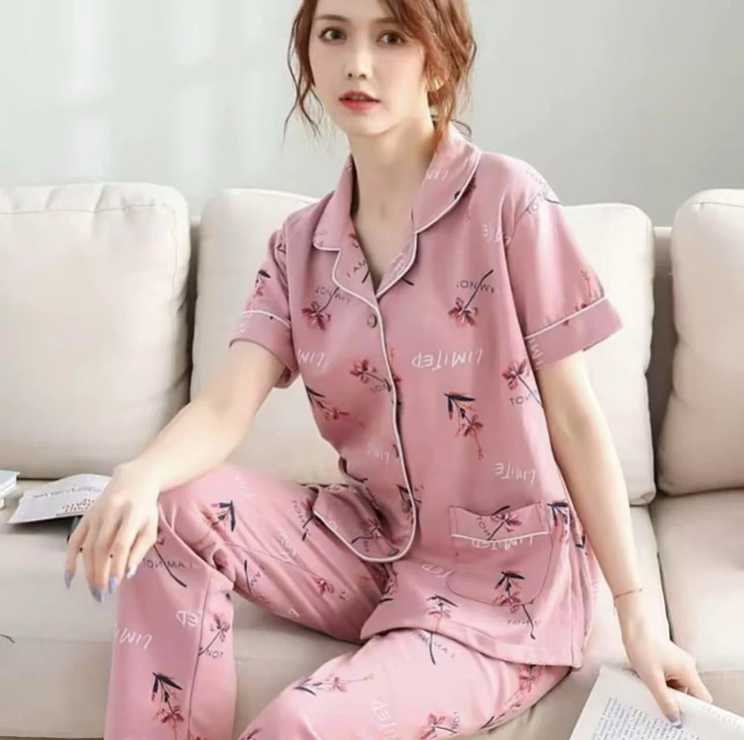 豆沙粉字母花朵款式家居服