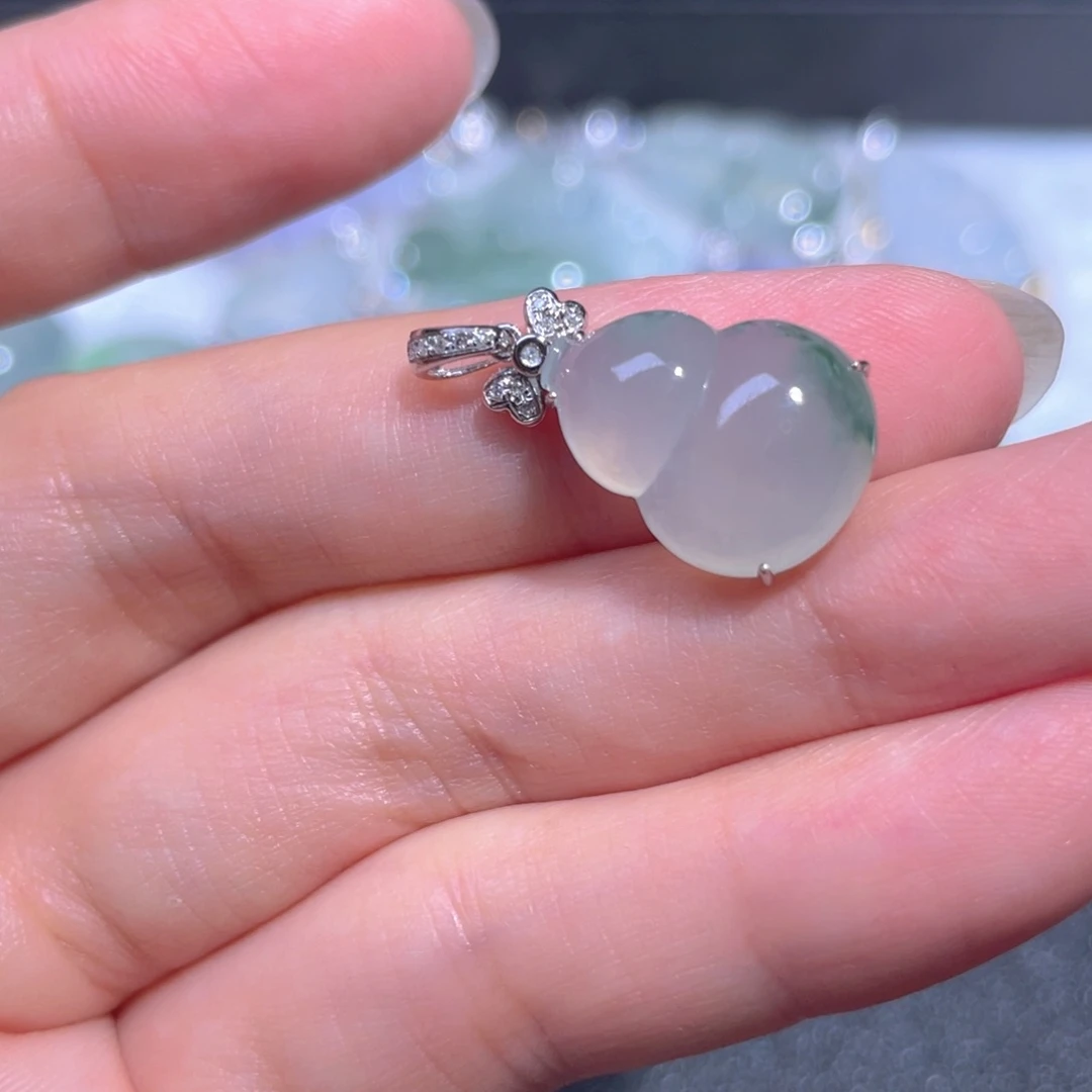 翡翠18K金镶嵌颈饰翡翠