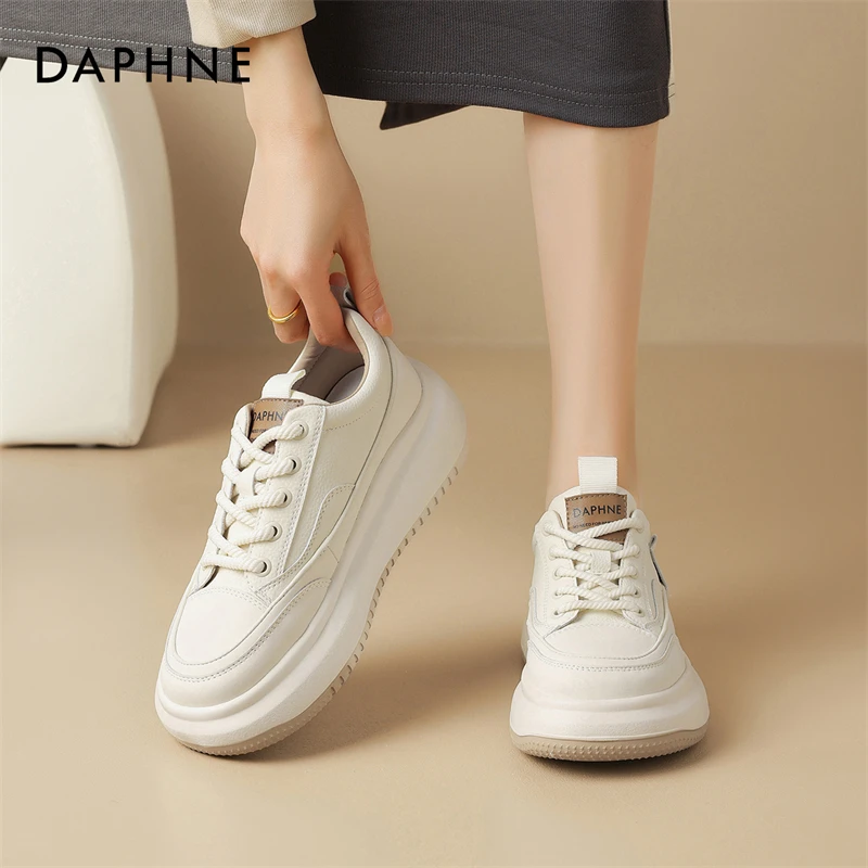 达芙妮板鞋女款2025秋季小白鞋时尚百搭厚底增高经典休闲鞋运动鞋
