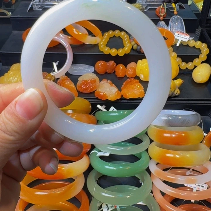 石英质玉（金丝玉）未镶嵌手镯56