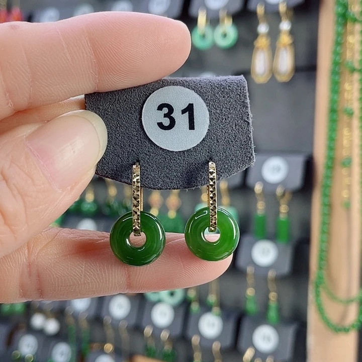 18K金镶嵌和田玉耳饰