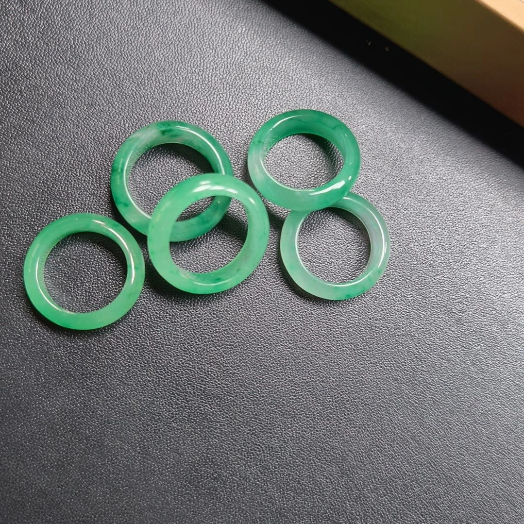 石英质玉（非洲翠）未镶嵌戒指