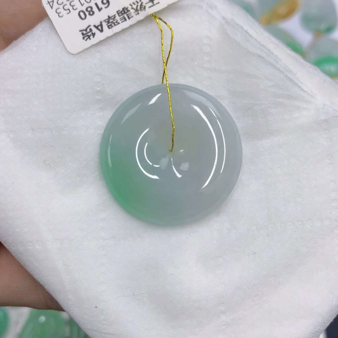 A***施翡翠未镶嵌颈饰翡翠