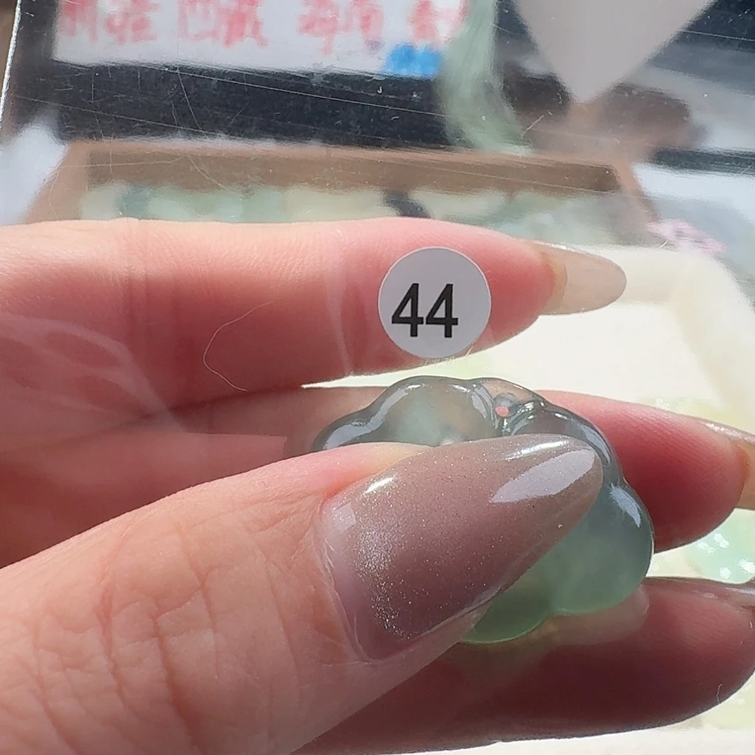 蛇纹石玉颈饰合金精美礼品