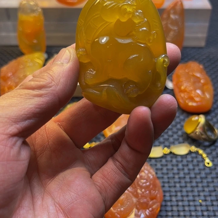 无***聊石英质玉未镶嵌旦面