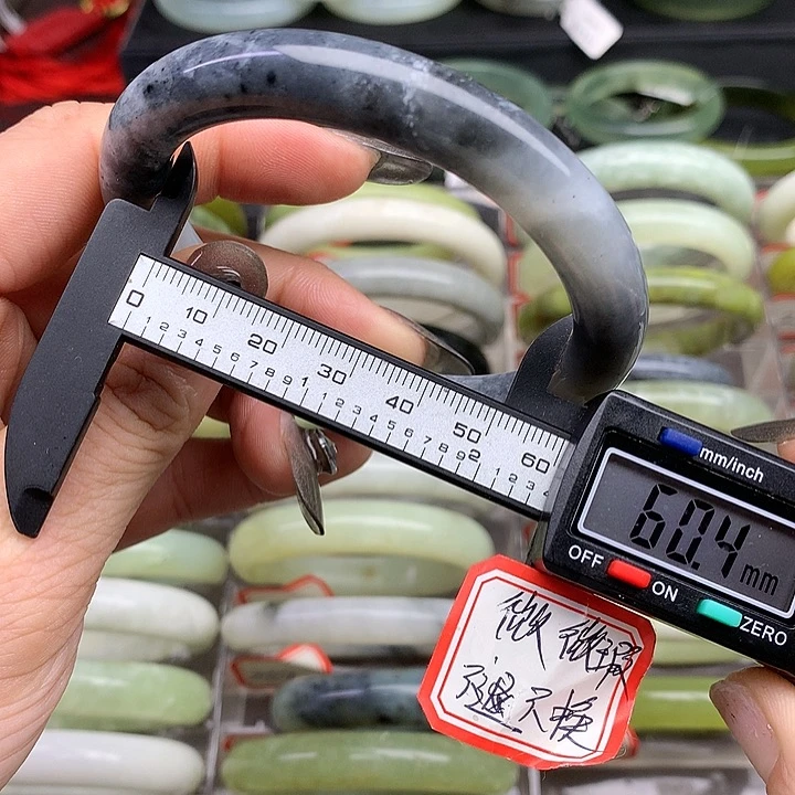 蛇纹石玉手镯未镶嵌270