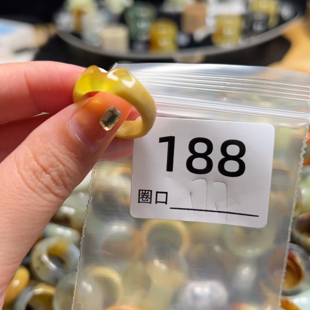 腊***五蛇纹石玉未镶嵌戒指