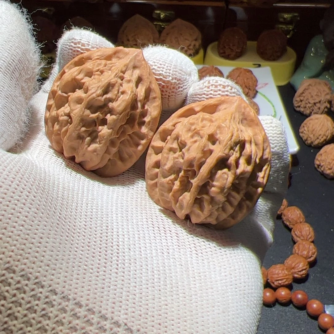 文玩核桃把件执*九纹龙