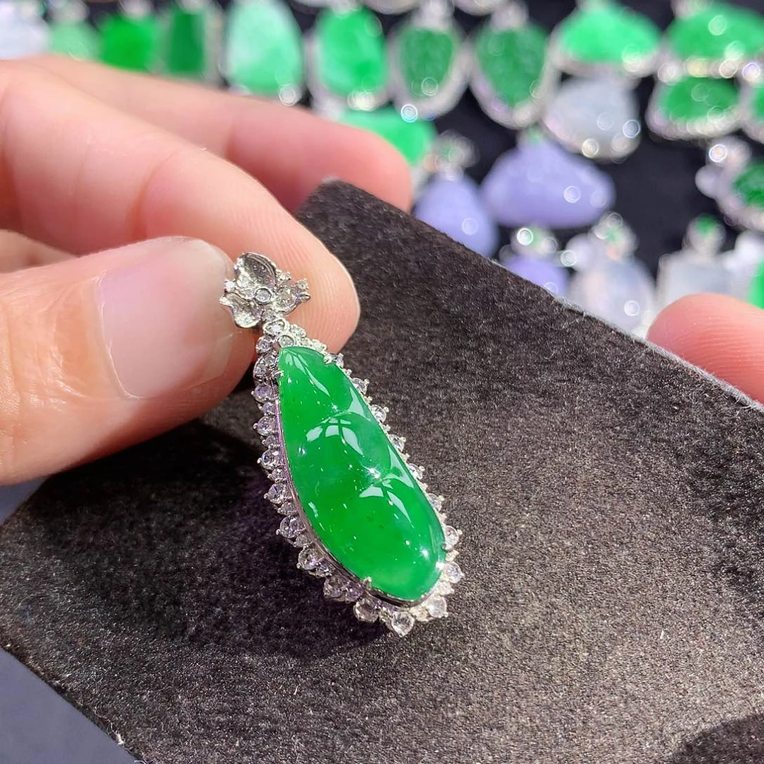 翡翠18K金镶嵌颈饰