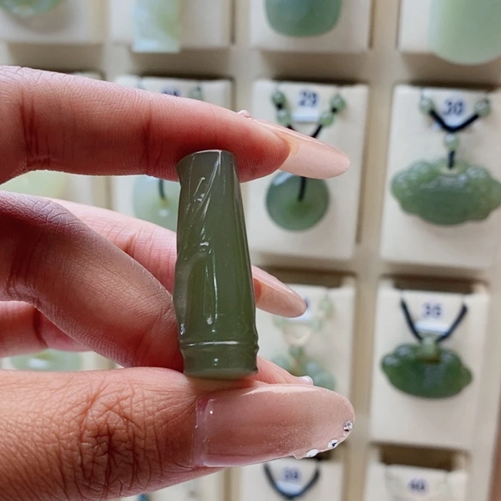 嘻***哈和田玉未镶嵌颈饰