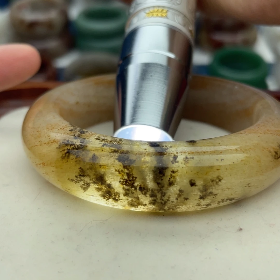 石英质玉手镯未镶嵌