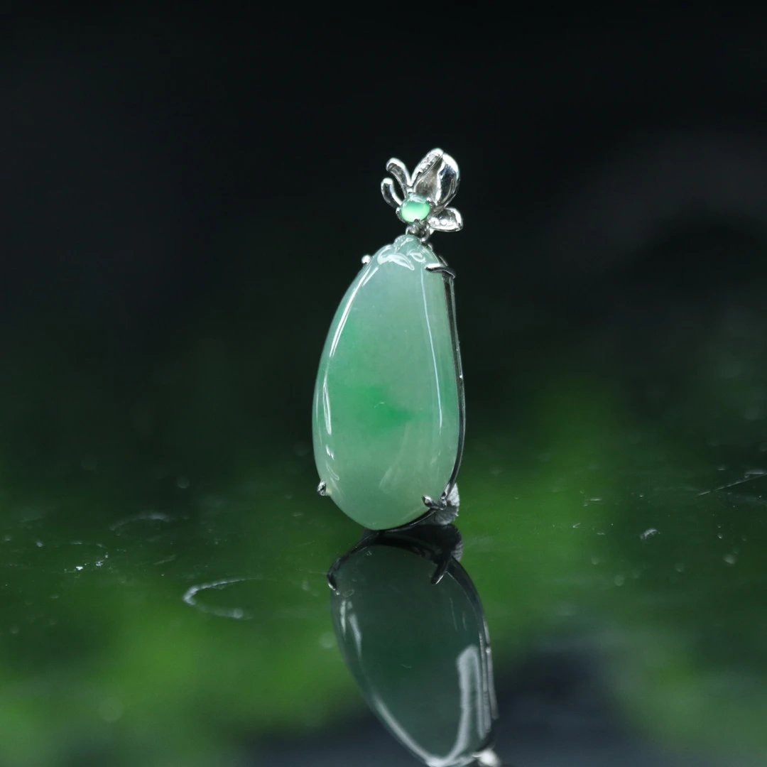 FC6天然缅甸翡翠A货18k冰飘花茄瓜吊坠/900230/保利厦门拍卖