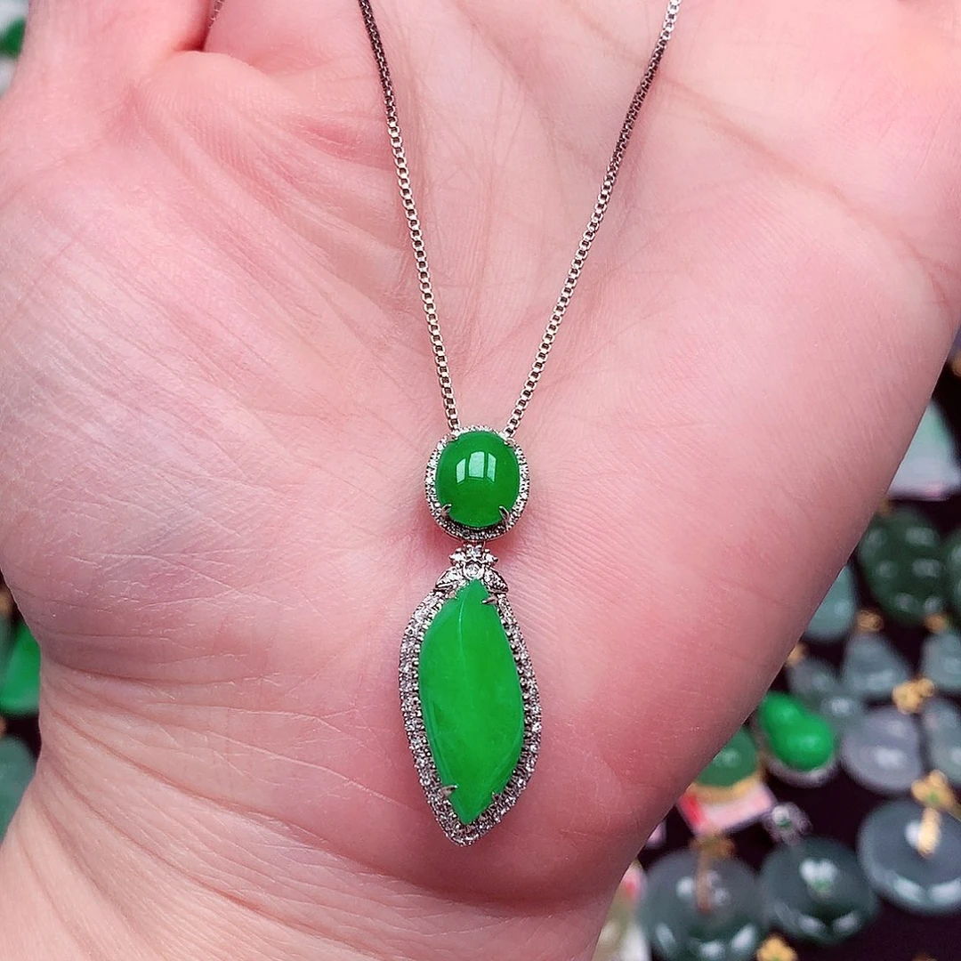 翡翠18K金镶嵌颈饰