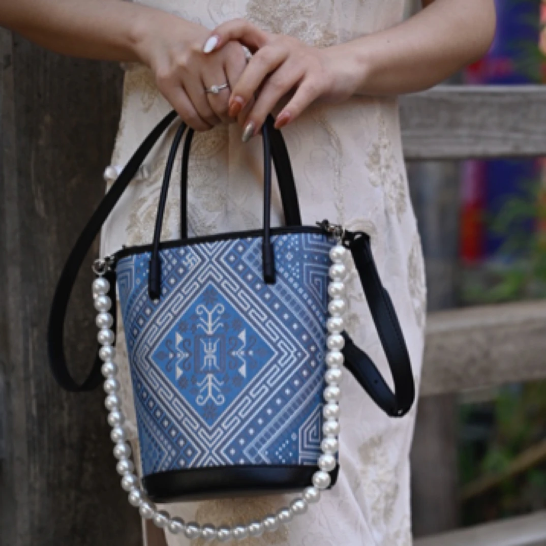 广西壮锦包包 小牛皮万寿纹水桶包 手提包可斜挎女士包包时尚小众