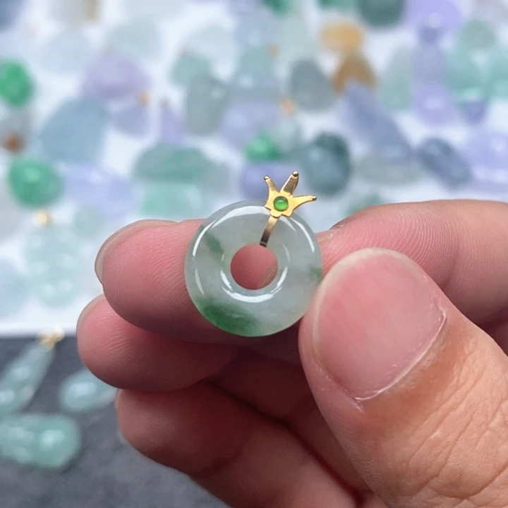 翡翠未镶嵌颈饰07