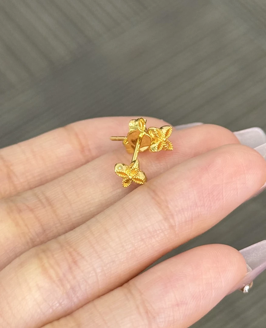 足金999 小老花直针耳钉（带金耳堵）