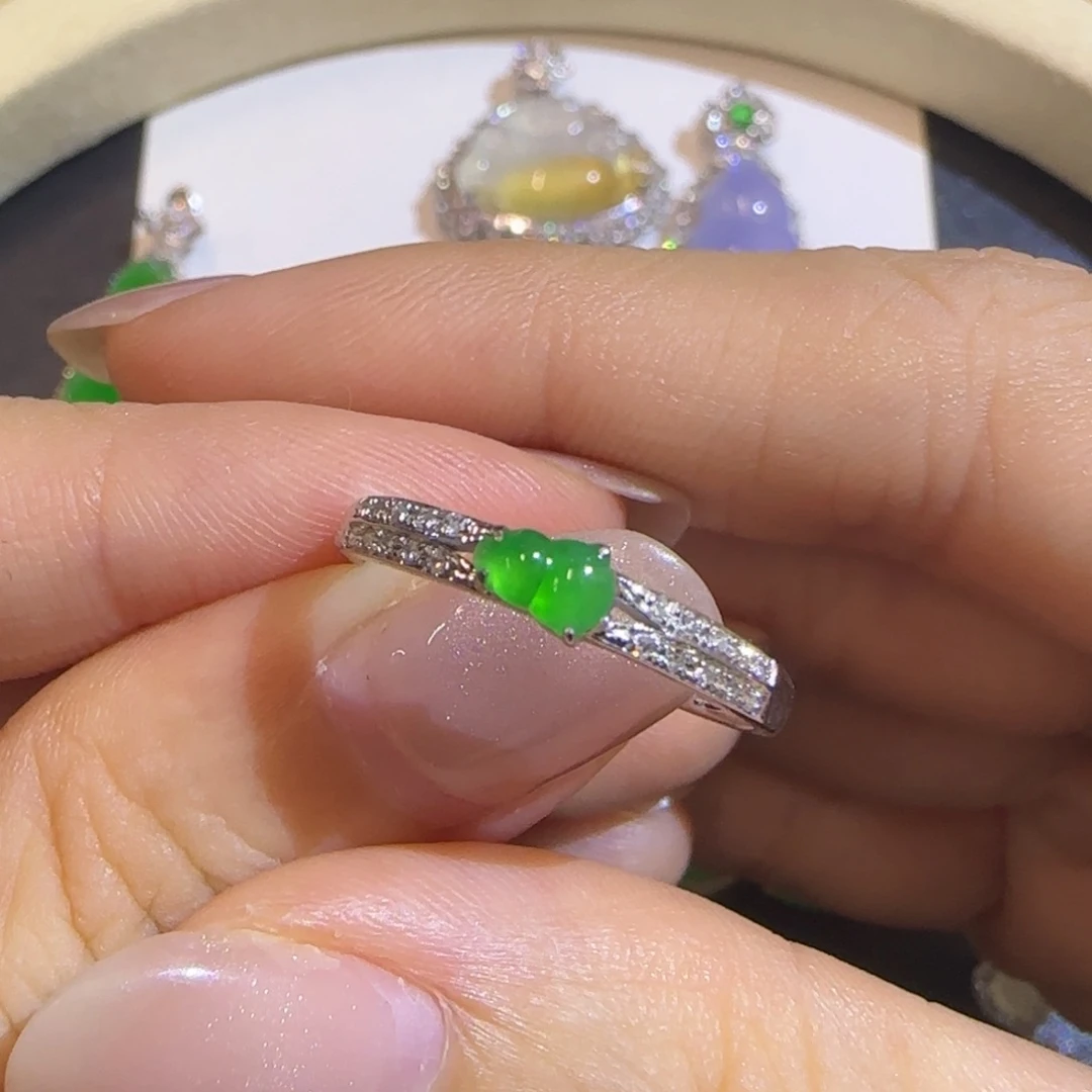 翡翠18K金镶嵌颈饰精品