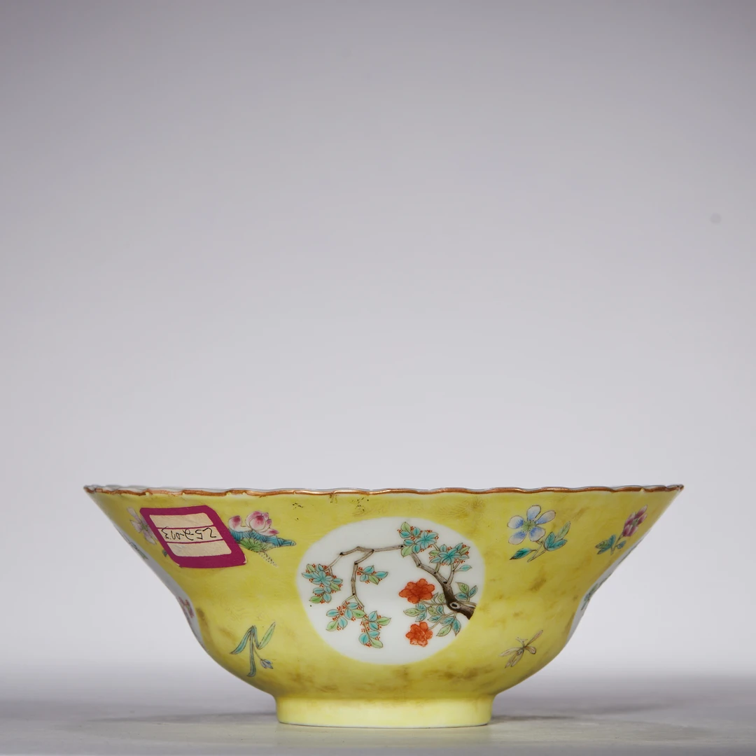 4534清晚期·黄地粉彩开窗四季花卉纹折腰碗【古董拍卖】