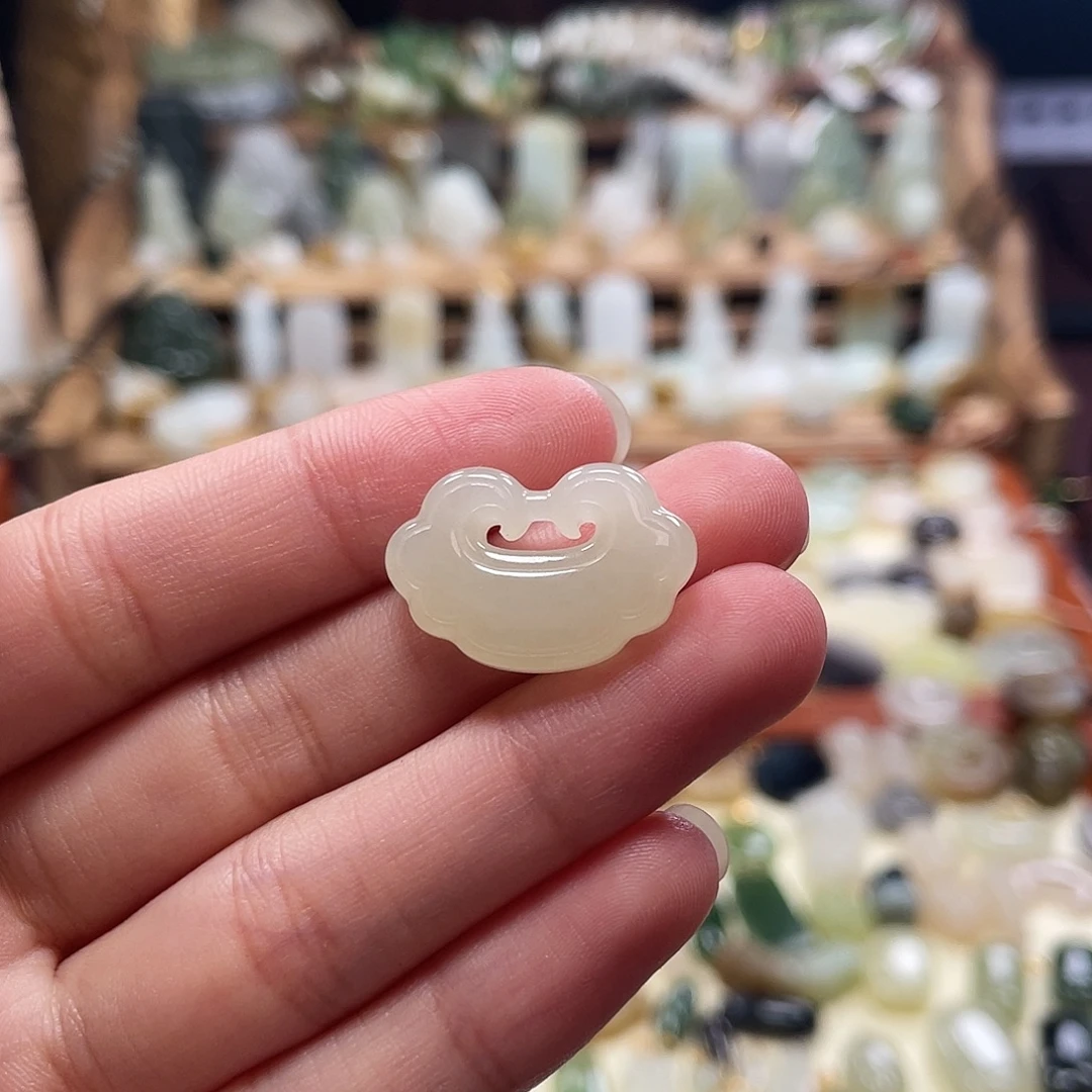 和田玉未镶嵌吊坠(赠链)