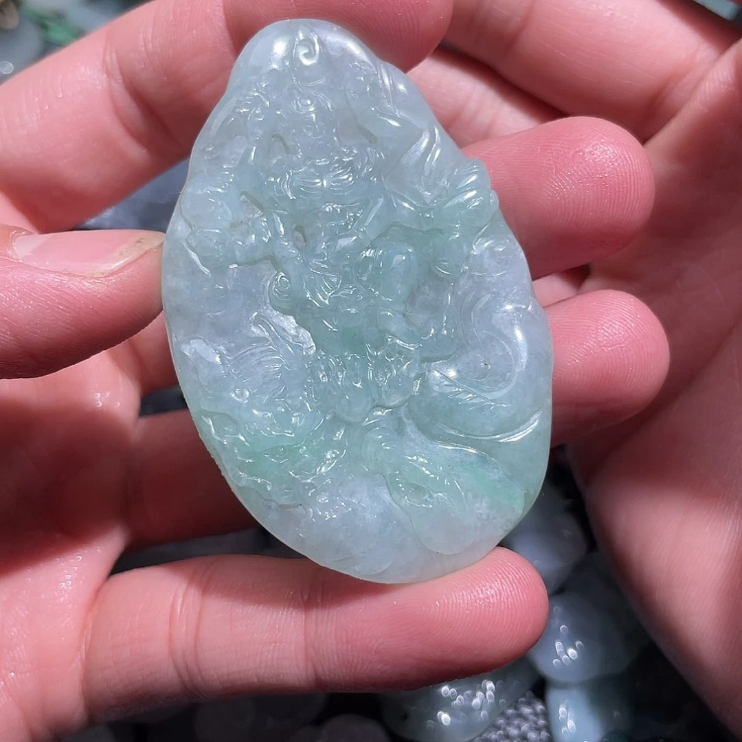 翡翠颈饰未镶嵌玲**儿翡翠