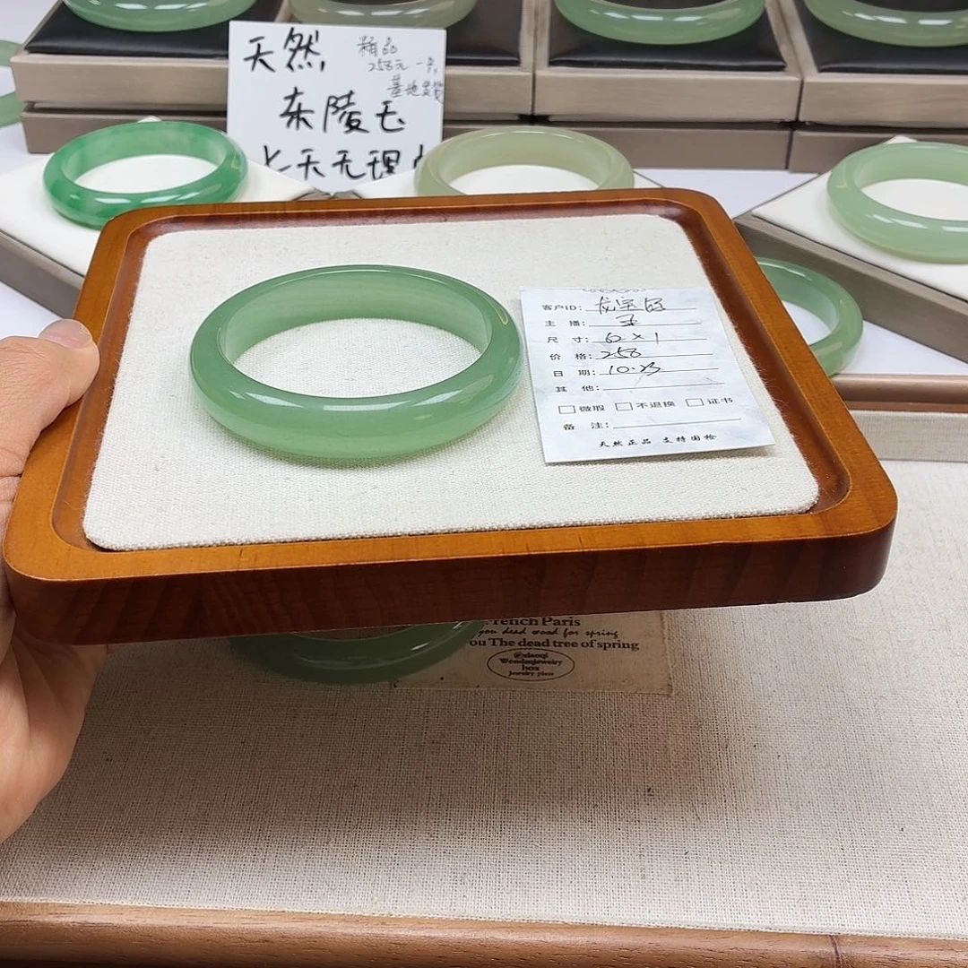 龙***妈石英质玉未镶嵌手镯
