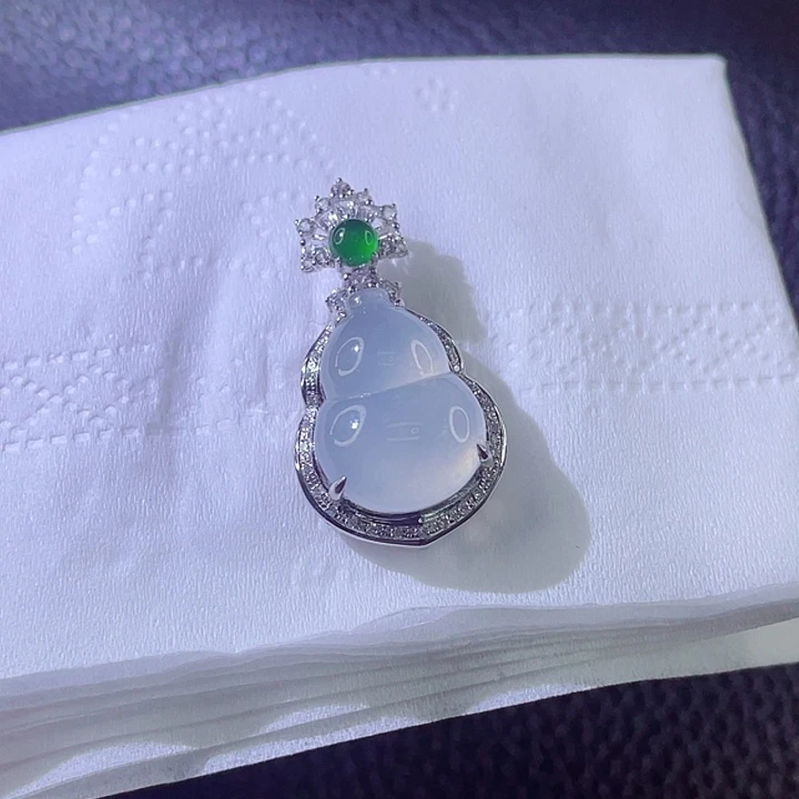 翡翠颈饰18K金镶嵌翡翠