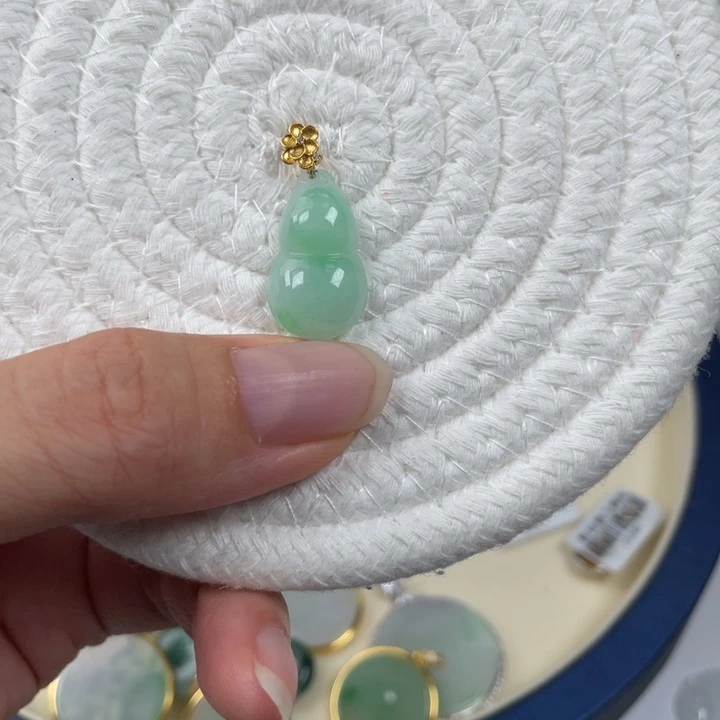 翡翠银S925镀金镶嵌颈饰翡翠