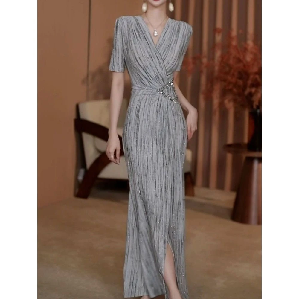 高档女神范好看烫钻V领连衣裙女2025夏季新款气质优雅收腰包臀裙