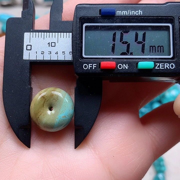 绿松石颈饰未镶嵌