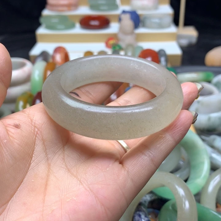 未镶嵌手镯石英质玉浅*