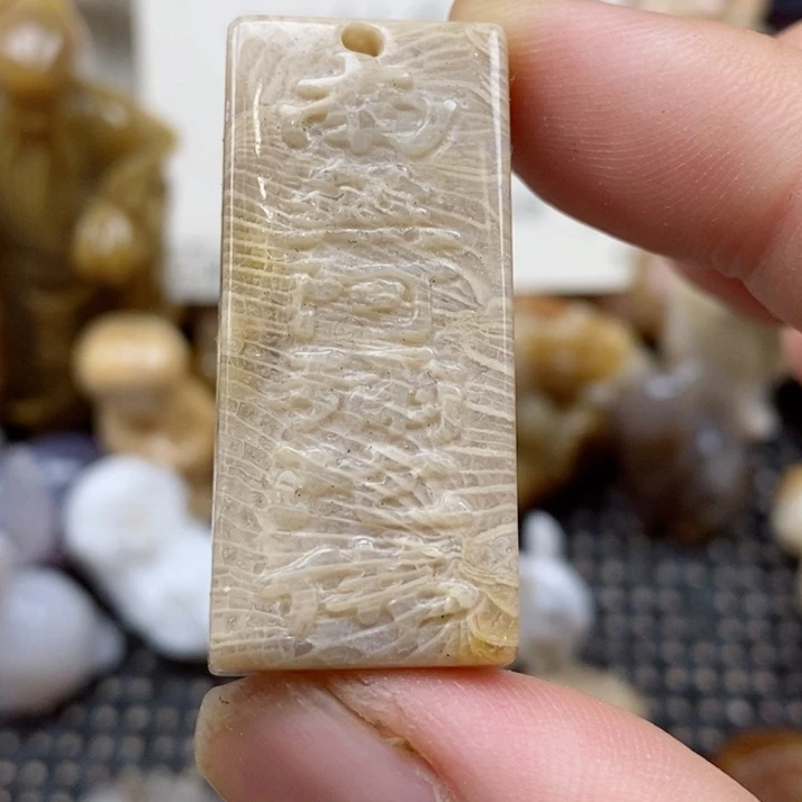 颈饰未镶嵌硅化珊瑚（珊瑚玉）小