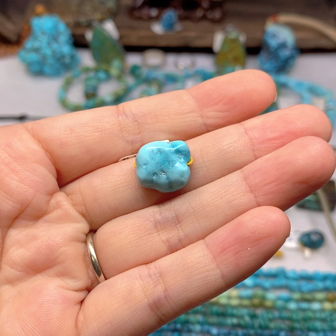 未镶嵌绿松石原矿